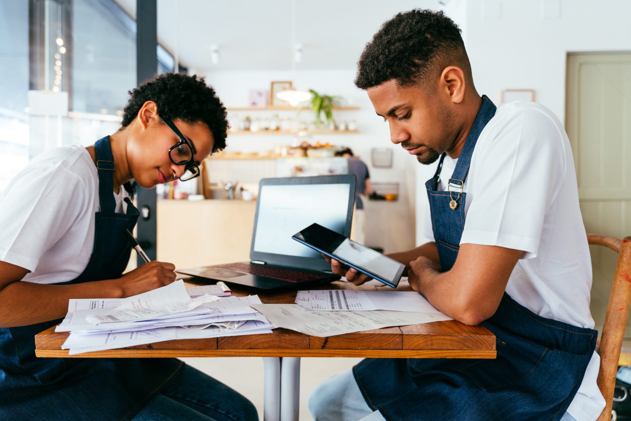 Como estruturar suas finanças e evitar erros comuns? Confira as melhores estratégias de gestão financeira para micro e pequenas empresas.