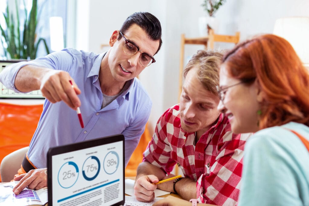 Saiba como reduzir gastos na empresa e melhorar a saúde financeira do seu negócio com estas dicas práticas e eficientes