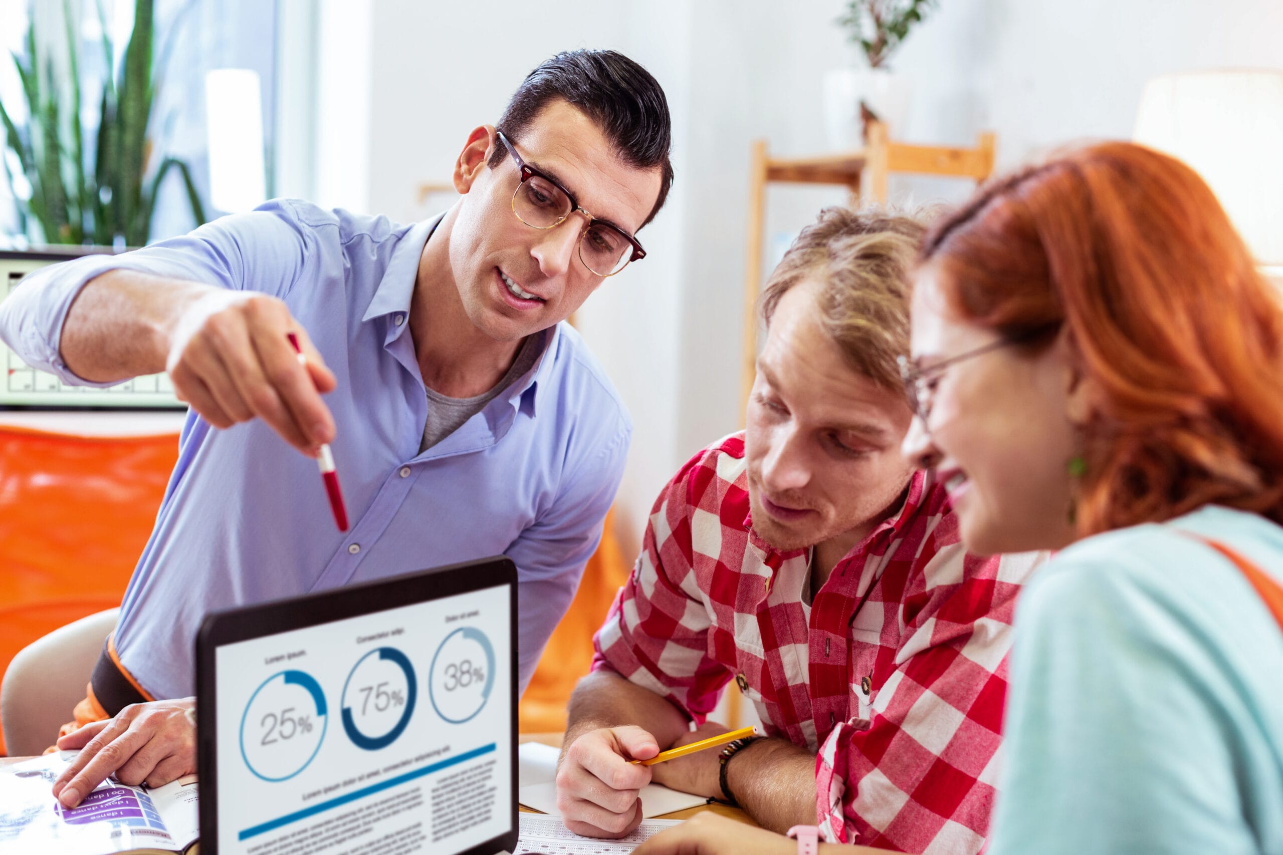 Saiba como reduzir gastos na empresa e melhorar a saúde financeira do seu negócio com estas dicas práticas e eficientes